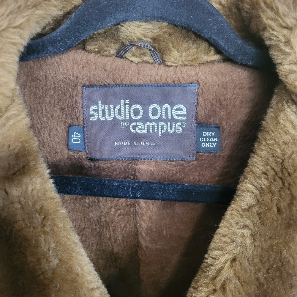 Vintage 1970 Studio One Men's Beige Pea Coat with Dark Brown Fur Collar. Size 40 - Picture 3 of 16